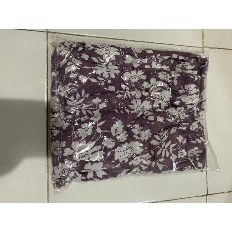 CELANA KULOT MOTIF BUNGA TANGKAI