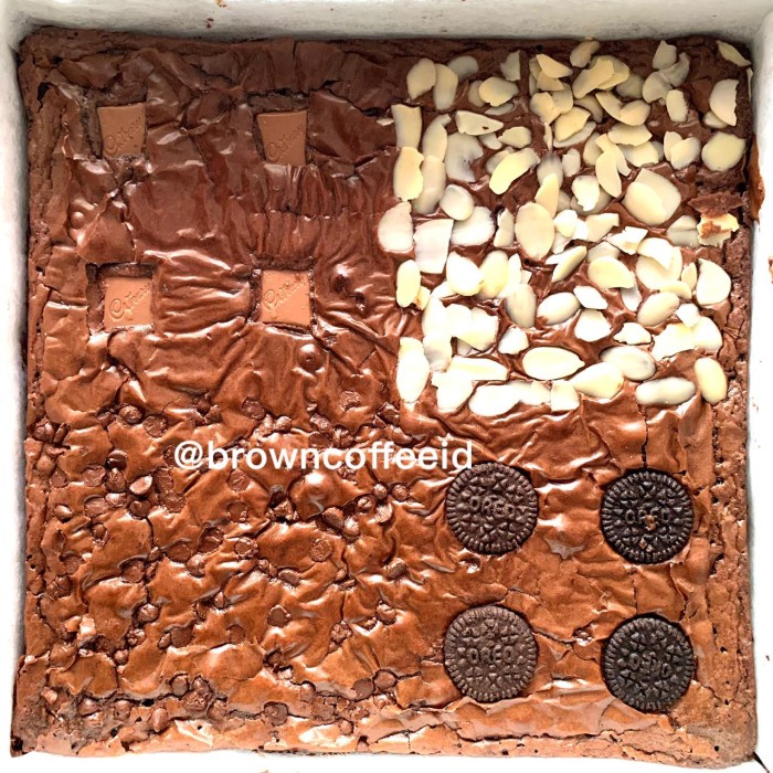 

(COD) Paket Hampers Premium Fudgy Brownies by Brown Coffee - Mix Standard