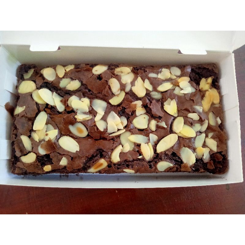 

Brownies panggang | fudgy brownies| brownies topping almond| bronis