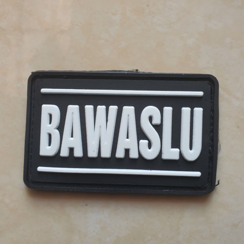 patch rubber logo tulisan bawaslu dasar hitam / badan pengawas pemilihan umum / pemilu / tempelan emblem karet velcro