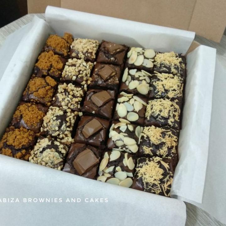 

✥ Brownies Panggang size 20x20 cm / Fudgy brownies sekat 25 slices ☟