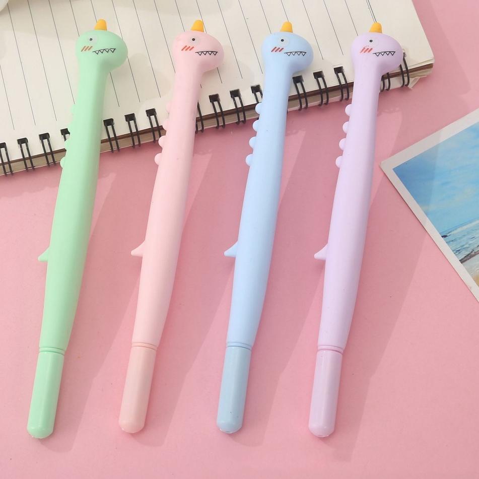 

Segera Beli 1 LUSIN PULPEN GEL MOTIF DINO LUCU IMUT / BOLPEN GEL KARAKTER DINO PGS