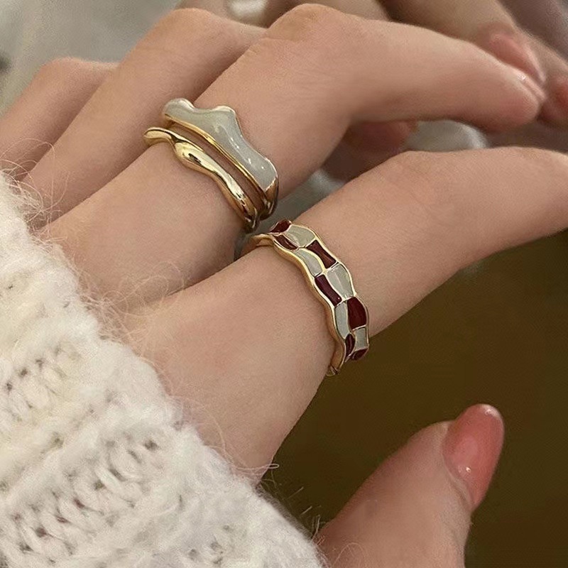 Cincin Model Terbuka Motif Kotak-Kotak Gelombang Bahan Alloy Fashion Untuk Wanita