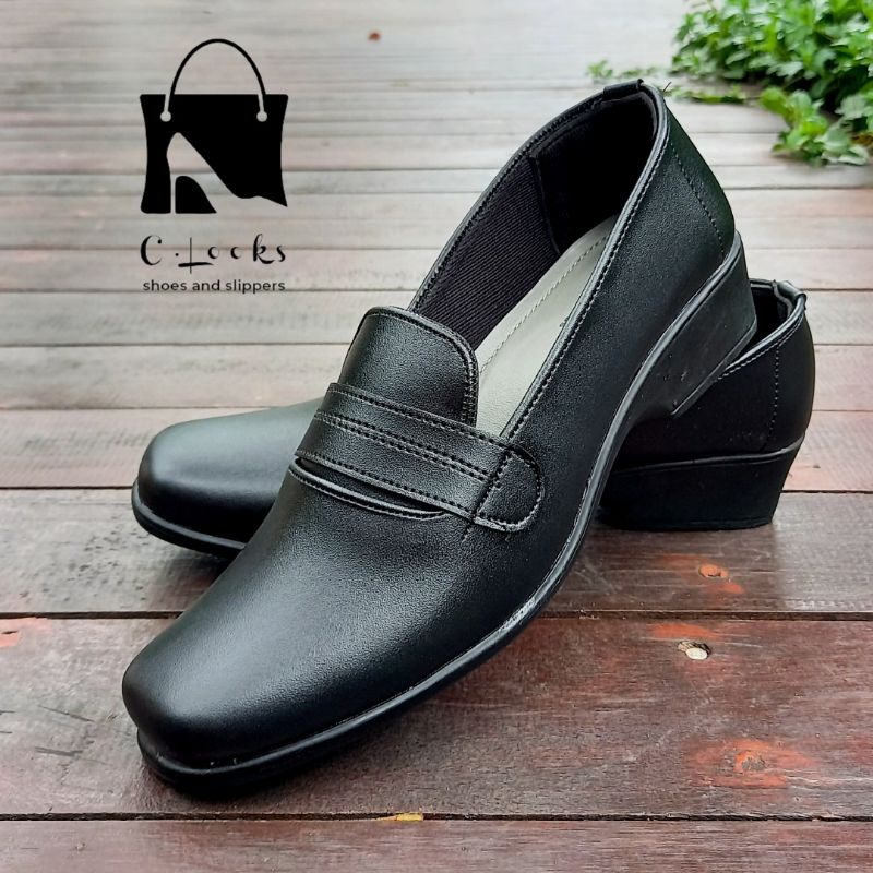 G.03 Sepatu Pantofel Perempuan Hitam Formal Sepatu Guru