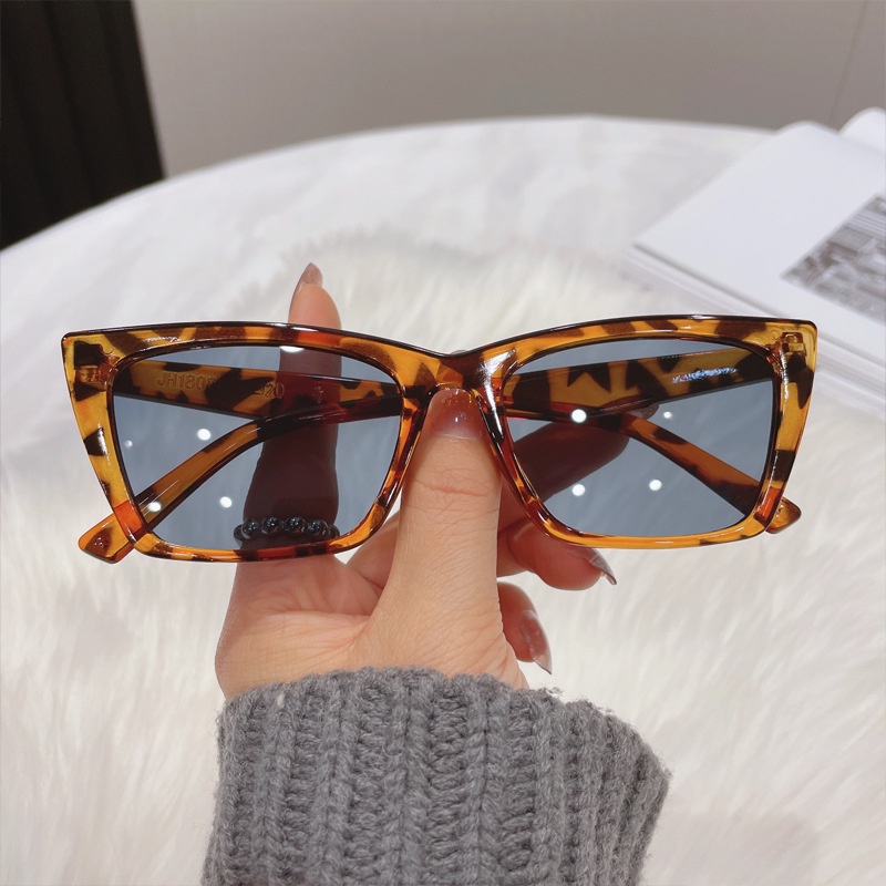 (YUZHU) Korea Fashion Permen Warna Mata Kucing Kacamata Hitam Vintage Fashion Kerai Sunglasses Wanita