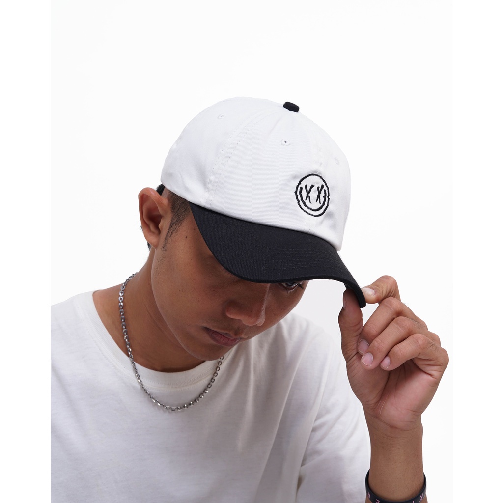 TOPI FRIDAY KILLER | DIPPY CAP WHITE BLACK