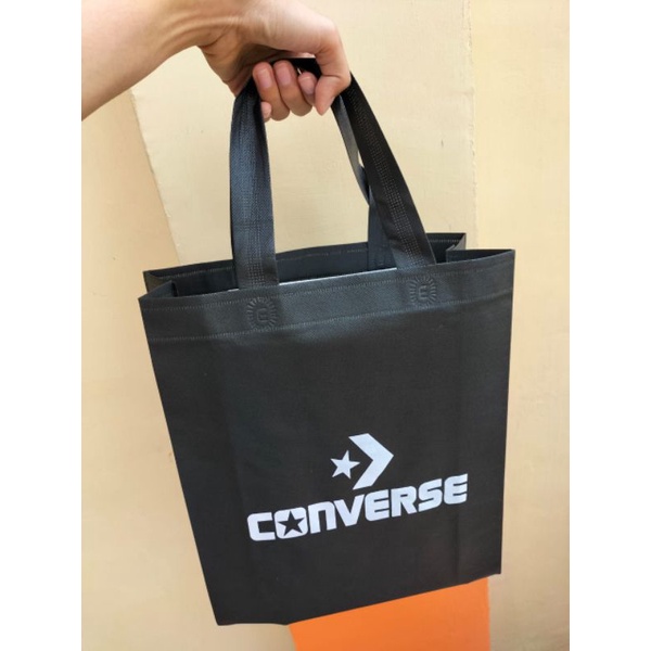 

KADO HADIAH TAS GOODIE BAG UNTUK KARDUS BOX SEPATU NIKE SOVENIR BELANJA