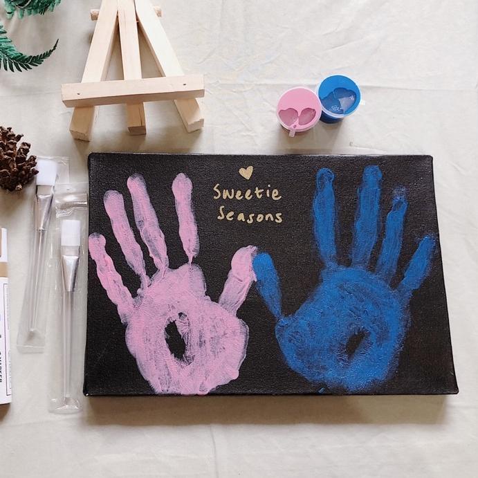 

Terlaris Today [TERMASUK EASEL] DIY Handprint Painting Kit Canvas Hitam by Sweetie Seasons | Canvas Lukis Set | Easel Lukisan !!