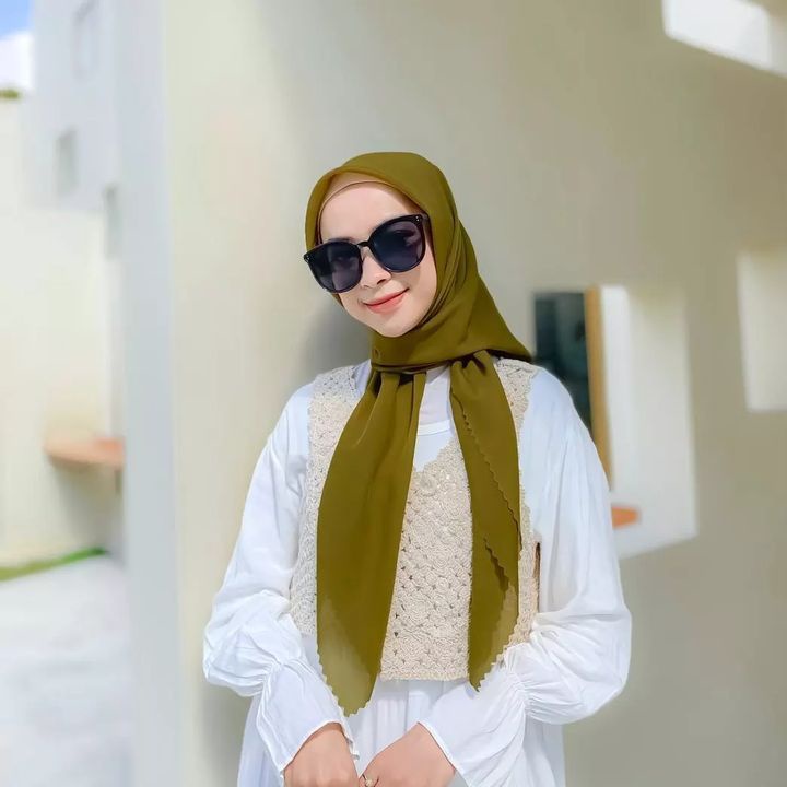 Hijab Segiempat Bella Square Polycotton Lasercut Premium