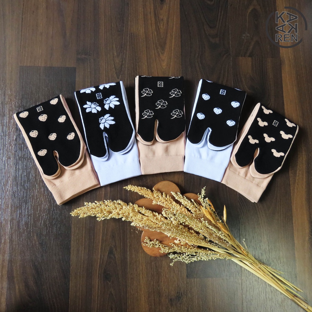 Kakaren Paket Kaos Jempol Telapak Hitam Motif Karakter Size S MIX 3pcs