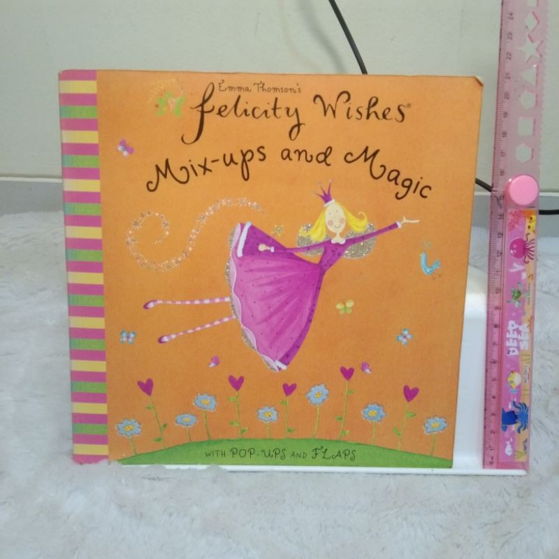Buku cerita anak FELICITY WISHES MIX - UPS AND MAGIC with pop ups and flaps