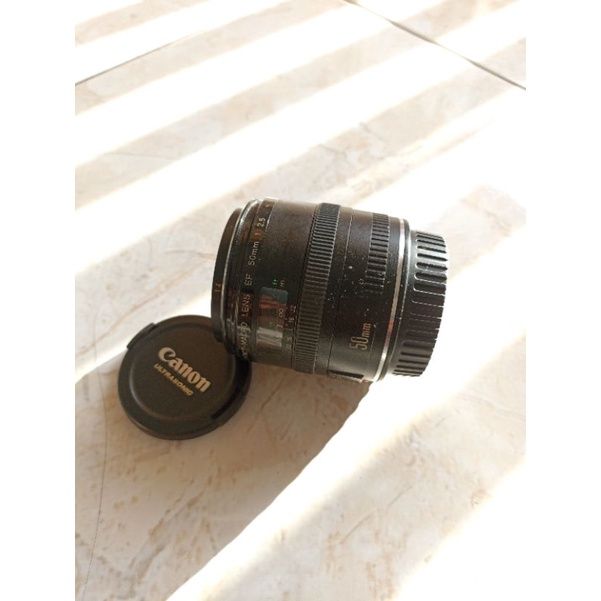 Lensa EF macro Canon f 2.5