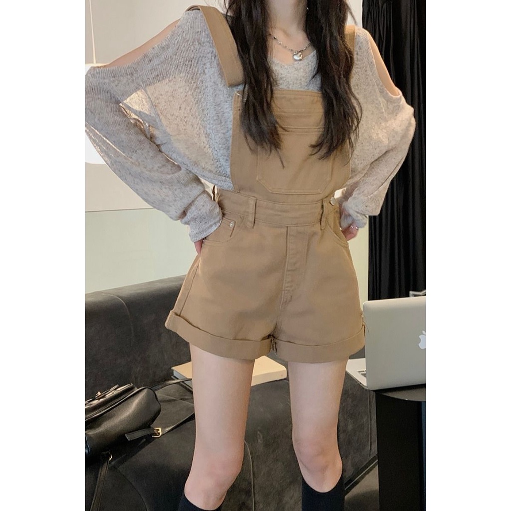 Red [Setelan dua potong] Kemeja tabir surya berongga off-shoulder + overall denim asin dan manis celana pendek lebar kaki kasual untuk wanita