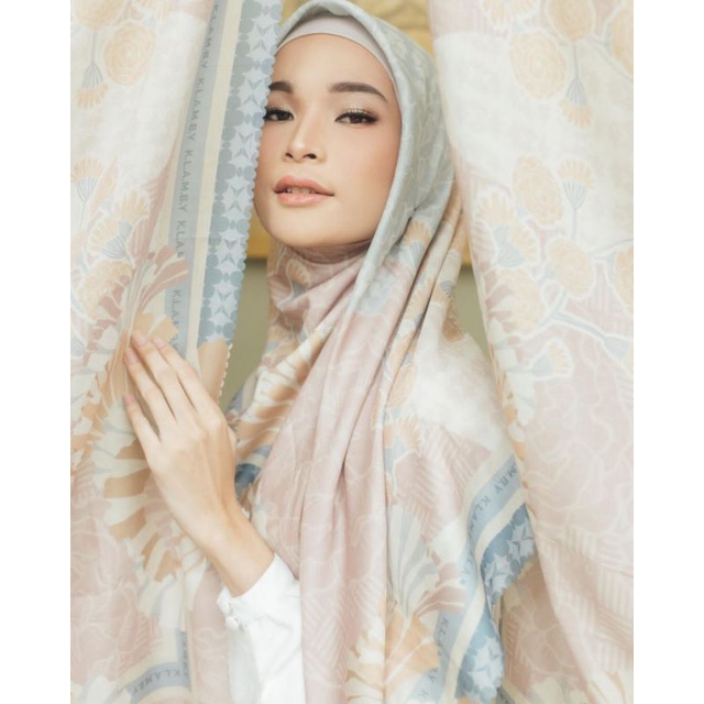 Bali scarf wearing klamby