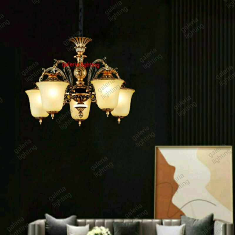 Lampu gantung klasik dekorasi ruang tamu/ruang makan