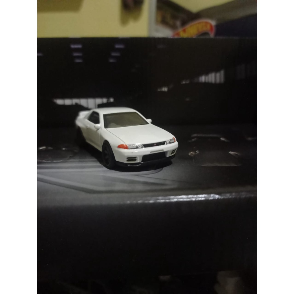 Hotwheels diorama Nissan r32 putih premium ban karet