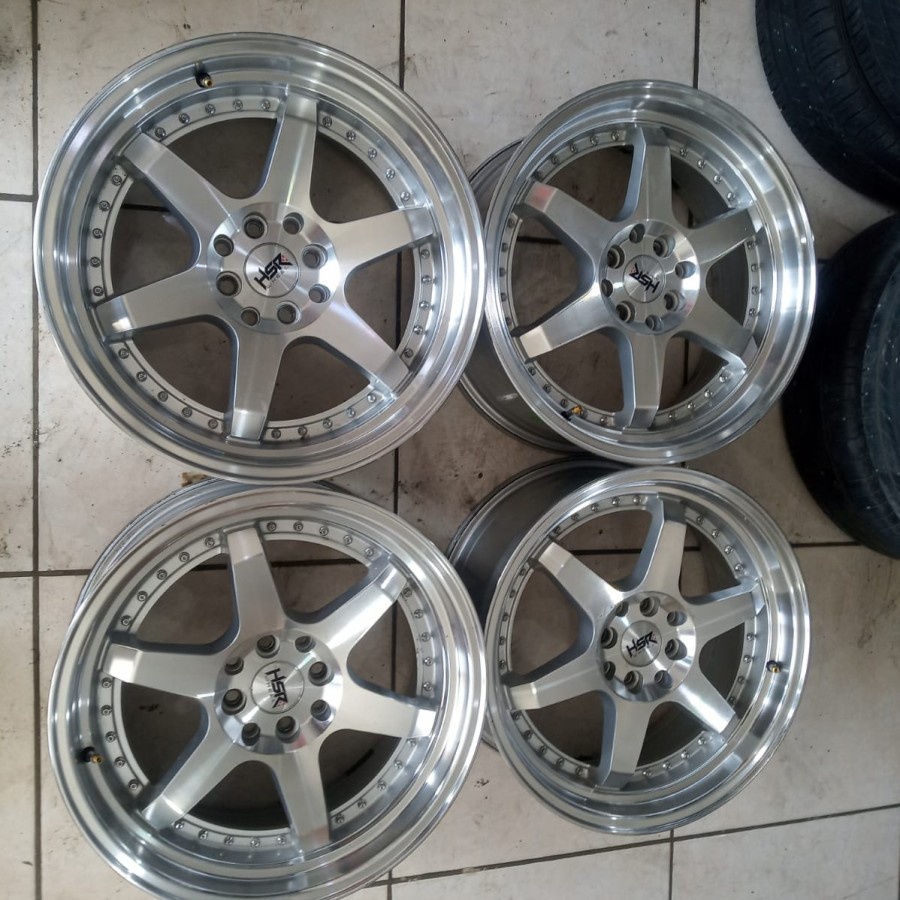 Velg Mobil Bekas Ring 17 Lubang 4 BORGO (HSR) R17X7,5/8,5 8X100/114ET35/42