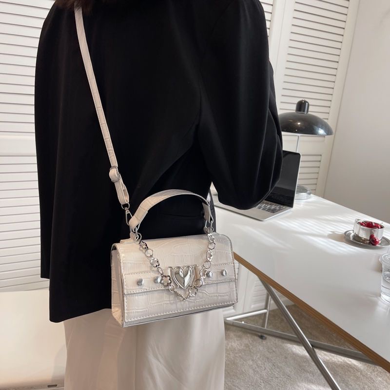 Tas Selempang Wanita Peach Heart One Shoulder Messenger Handle Chain Small Square Bag