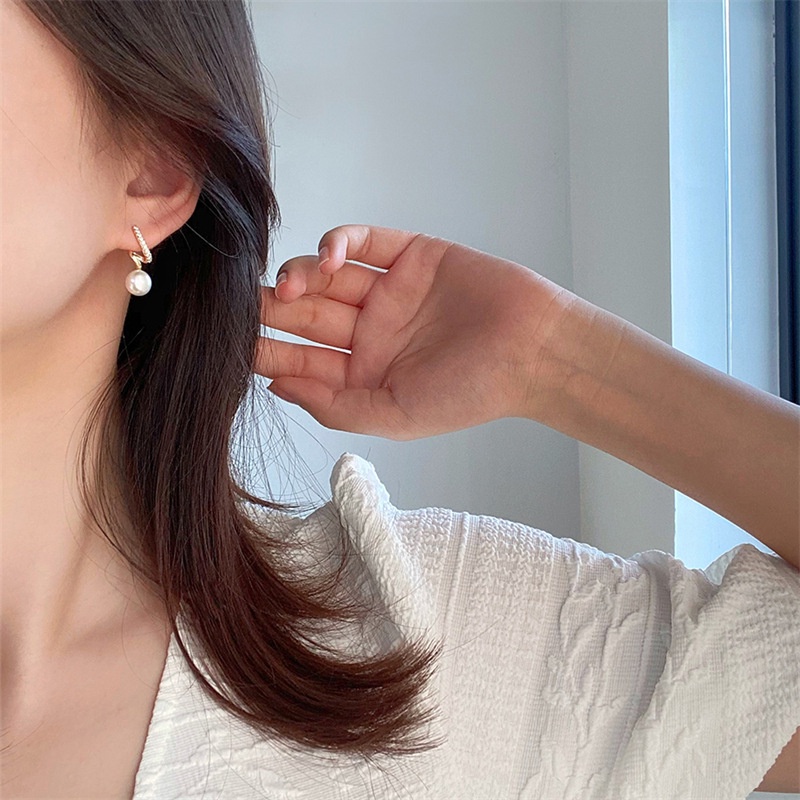 2023mutiara fashion Korea Anting spiral Wanita Berlian Anting Mutiara Sederhana Dan Serbaguna Hadiah Perhiasan Bermutu Tinggi