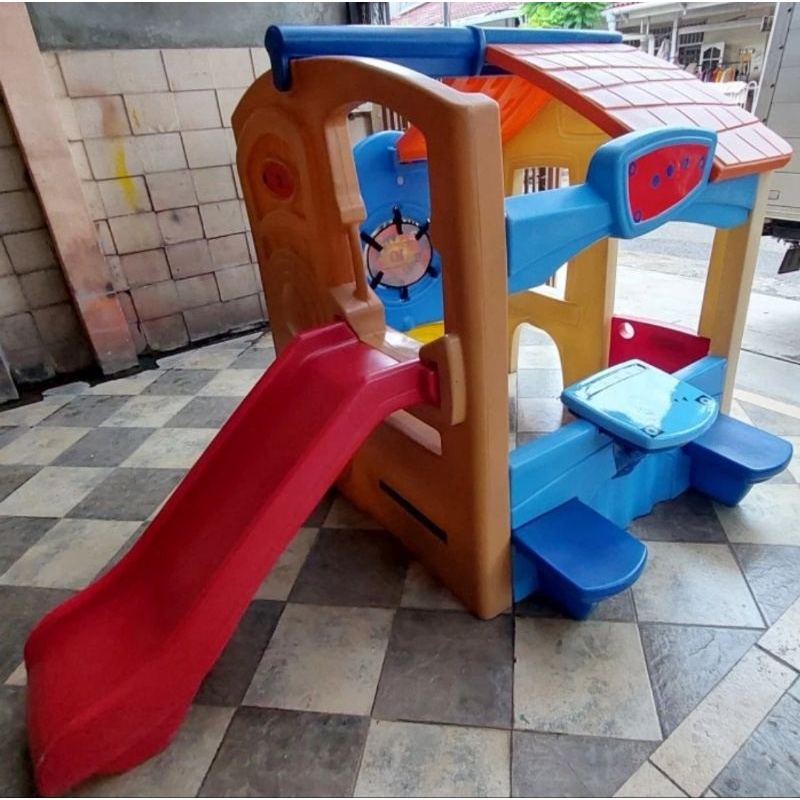 NETT HARGA SPESIAL Step2 Neighborhood Fun Center Playhouse Slide Perosotan bekas rumah