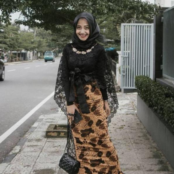 Chekout READY STOK Long Cape / Cape Panjang Brokat Brukat Wisuda / Kondangan