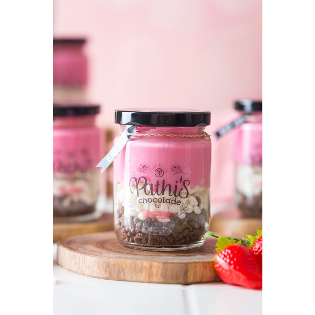 

MILKY STRAWBERRY - Chocolate In Jar