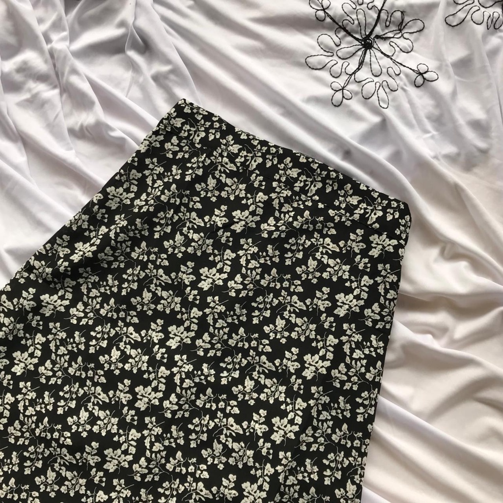 FLORAL SKIRT SAKURA DAMARA ROK / ROK MOTIF BUNGA KOREAN SKIRT part 2-BLACK Savana Skirt