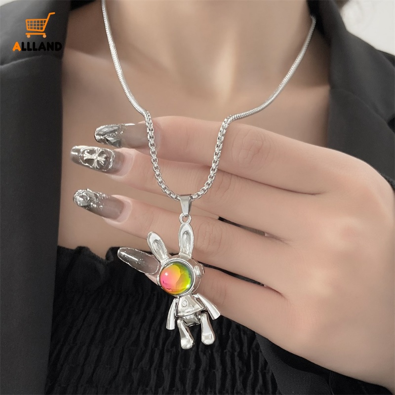 Fashion Baja Titanium Kalung Kelinci Mekanik Luar Angkasa/Kepribadian Kelinci Bergerak Astronot Sweater Rantai Liontin