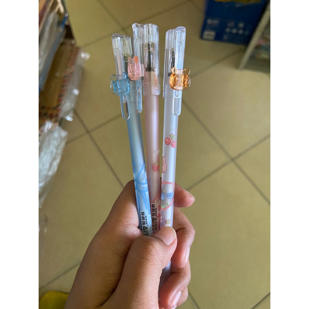 

(1pcs) PENA BISA DIHAPUS / PEN GEL HAPUS / ERASABLE PEN / PEN HAPUS LUCU FANCY ODEMEI / REFIL PULPEN BISA HAPUS