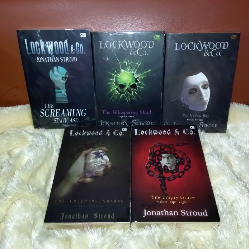 Novel Fantasi Lockwood & Co. (Screaming Staircase, Whispering Skull, Hollow Boy, Creeping Shadow, Em