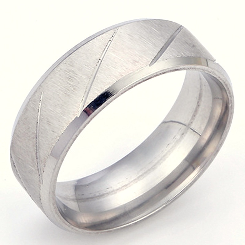 Cincin Bahan titanium steel Tahan Pudar Gaya Eropa Dan Amerika