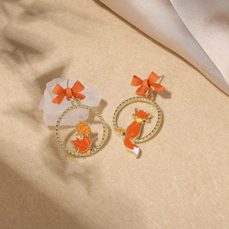 Korea Fashion Fairy Tale Cute Fox Maple Leaf Stud Earrings Untuk Wanita Indah Manis Asimetris Menjuntai Anting Perhiasan