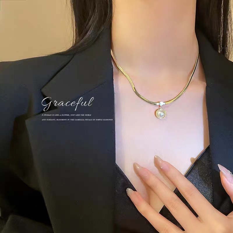 Kalung Rantai Pendek Liontin Mutiara Bulat Bahan Titanium Steel Lapis Emas 18K Anti Alergi Untuk Hadiah Ulang Tahun