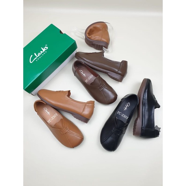 CLARKS YC-3301 SLIP ON LEATHER/SEPATU CLARKS/SEPATU WANITA