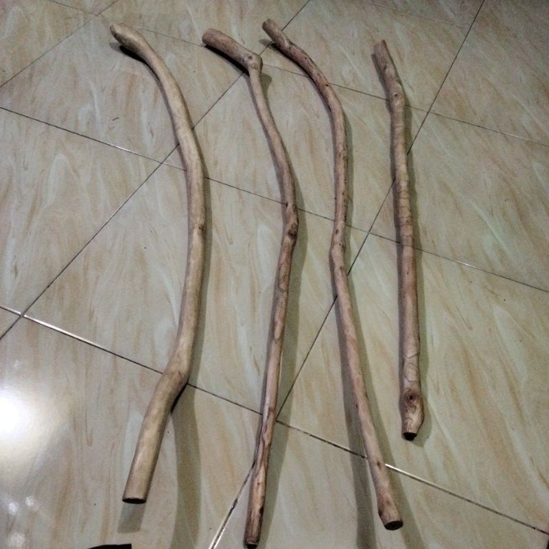 Tongkat jalan kayu walikukun