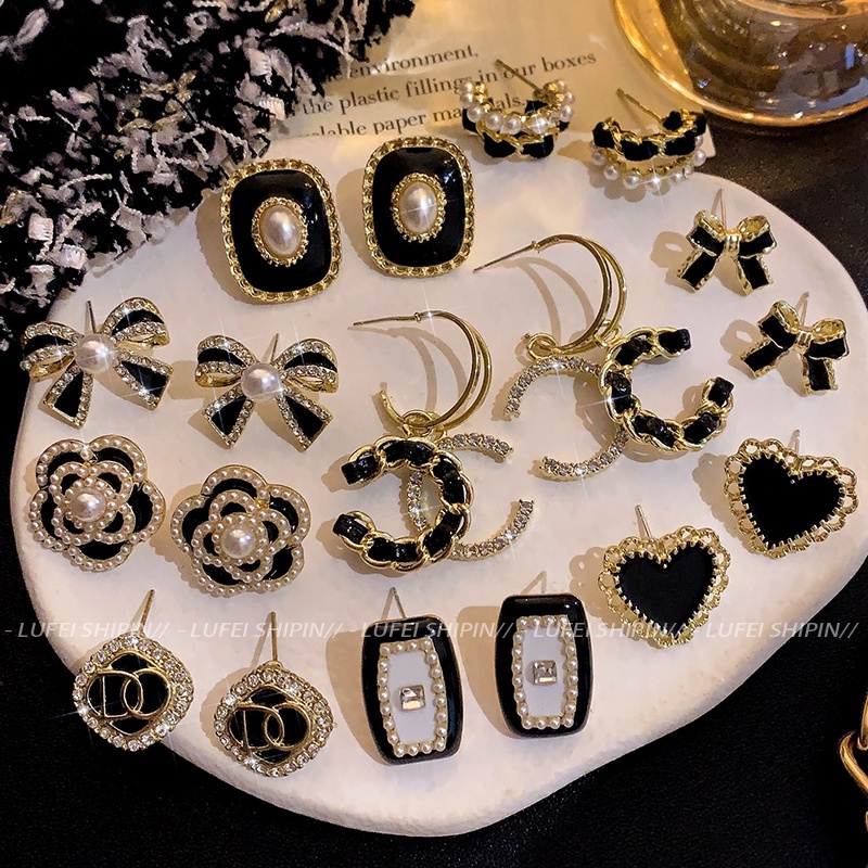 Anting Hitam Retro Hati Indah Square Pearl Stud Earrings2023Aksesoris Fashion Wanita Baru