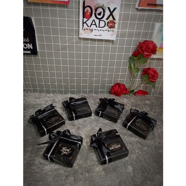 

BOX MINI ukuran 8Cmx8cm tinggi 2,5cm untuk mini gold by Box Kado Banjarmasin