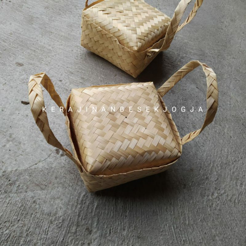 

BESEK NATURAL 18X18CM JINJING besek bambu anyaman bambu nasi box nasi kotak