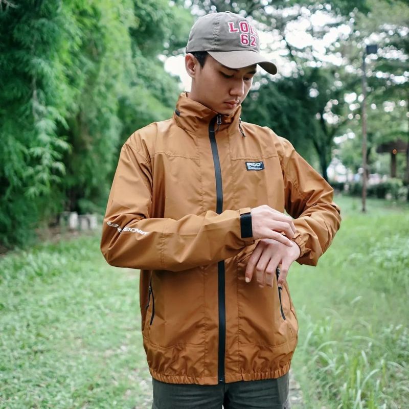 NEE JAKET RUNNING WINDBREAKER IRCO OFFICIAL LIPAT MULTIFUNGSI BROWN UNISEX TAHAN ANGIN