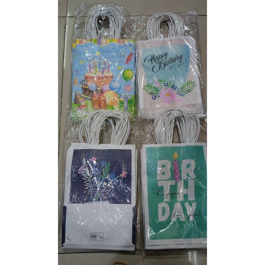 12 pcs Paper Bag IMPORT  Karakter Lucu 21x15x8 cm / PaperBag Tali / Goodie Bag