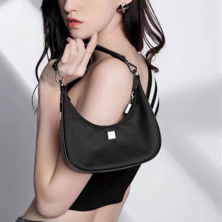 Tas Wanita Selempang Bahu cantik FT65 Hitam rantai  19 x 5 x 17 cm