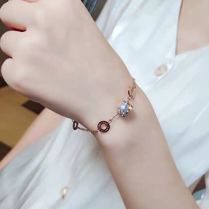 Gelang Bahan Titanium Steel Aksen Berlian Imitasi Gaya Korea Untuk Wanita