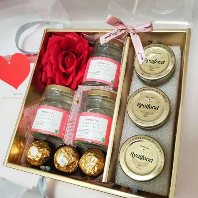 

Spesial Valentine Day Parcel Realfoood 6 Dan Coklat Ferrero Valentine - Kado Valentine 2020