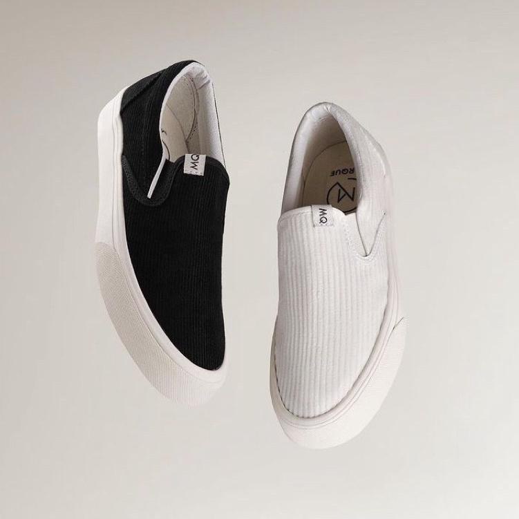 Slip on shop marque