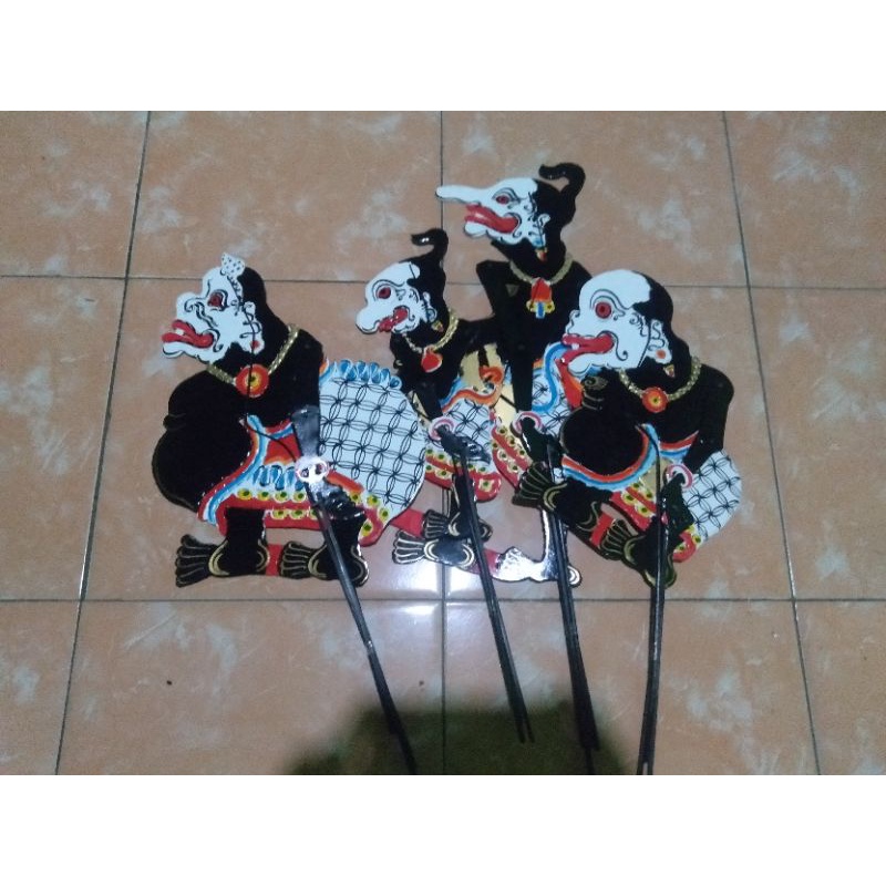 

Wayang Kulit Karton Punokawan Satu Set