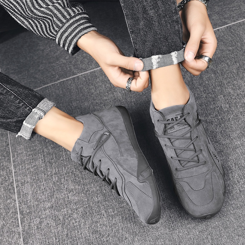 Mainland Sepatu Sneakers Pria Abu Fashion Casual Bahan PU Comfortable Sepatu Kuliah Outdoor MC426