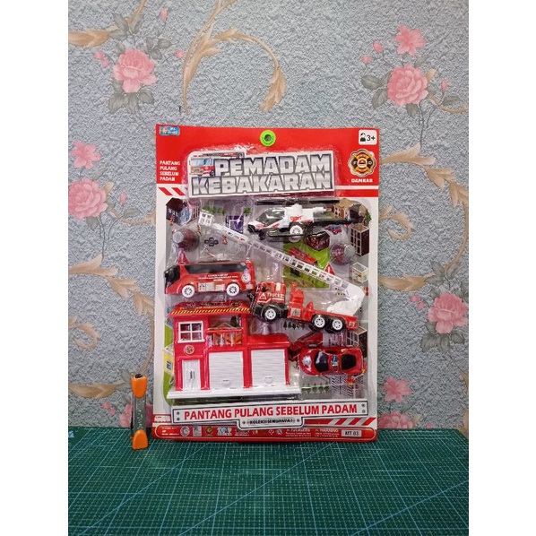mainan anak set Pemadam Kebakaran mainan mobil pemadam kebakaran plastik