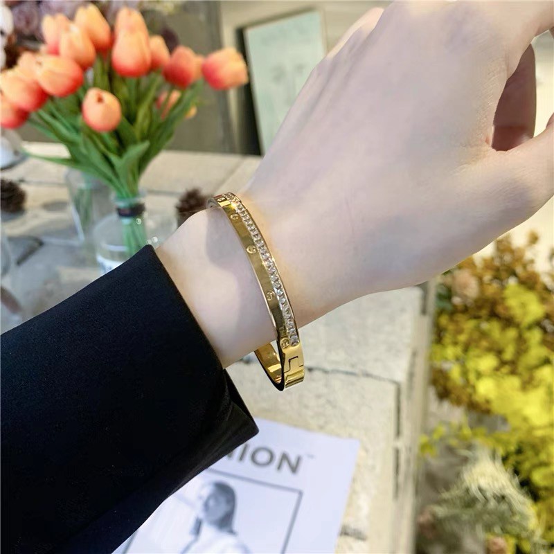 Gelang Bahan Titanium Steel 18k Aksen Berlian Zircon Untuk Wanita