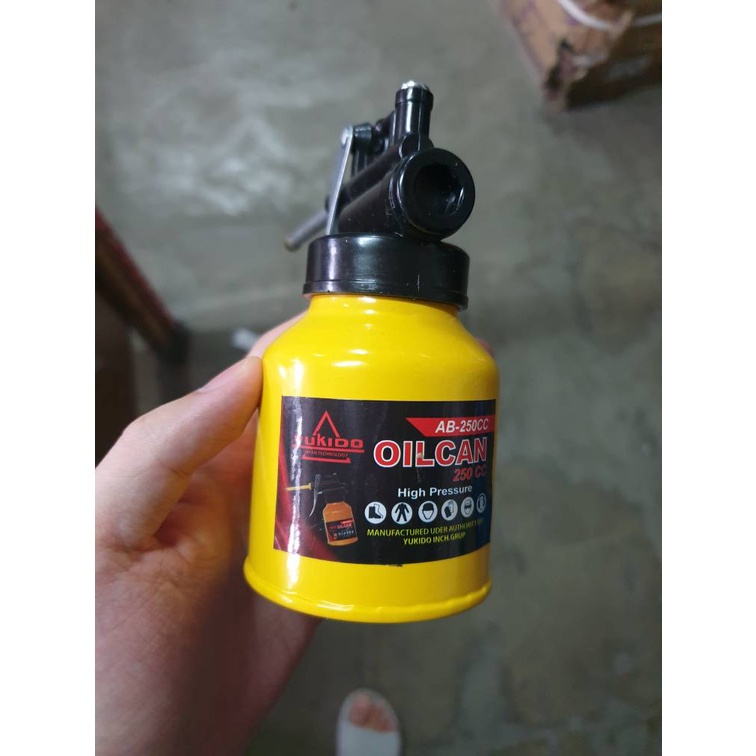 Semprotan Oli Pompa Minyak Oil Can 250 ml