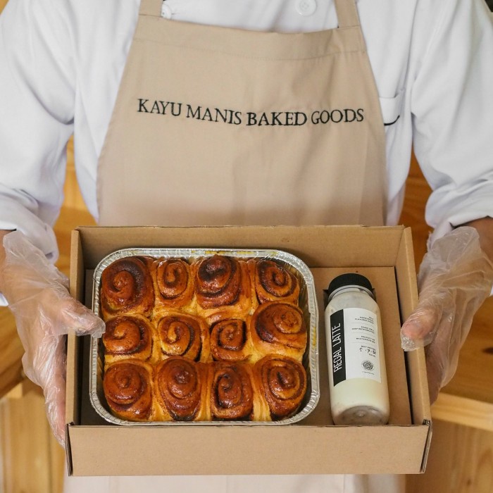 

(COD) Paket Hampers Original Cinnamon Rolls & Regal Latte